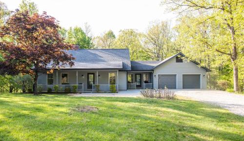Three-Bedroom Holiday Home 