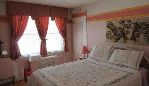 Queen Room with Shared Bathroom