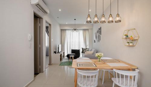 One-Bedroom Apartment with Balcony