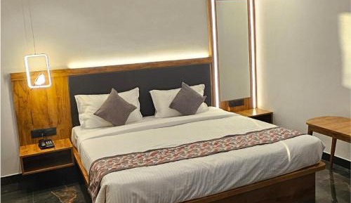 Deluxe Double Room with Extra Bed