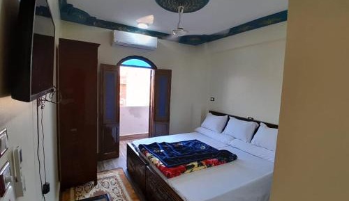 Deluxe Room (2 Adults + 1 Child)