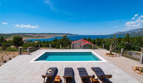 Three-Bedroom Holiday Home 