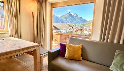 Apartment with Mountain View