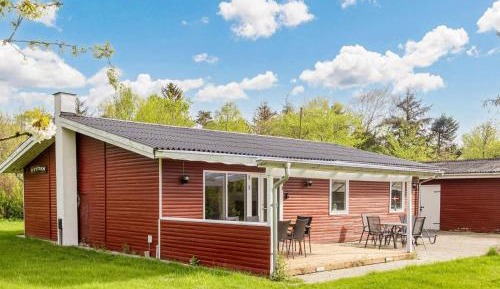 Three-Bedroom Holiday Home 