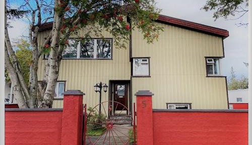 Twin Room with Private Bathroom