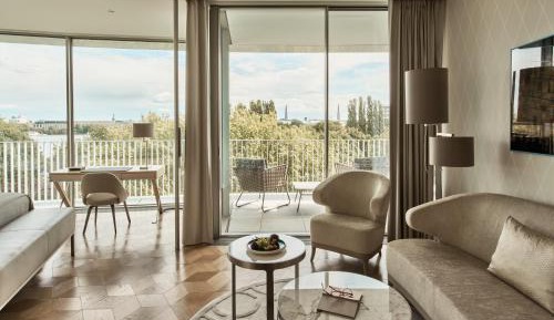 Deluxe Double Room with Partial Lake View