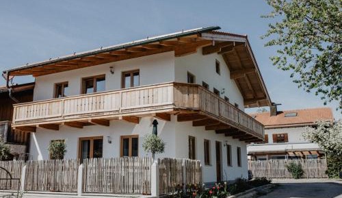 Apartment with Mountain View