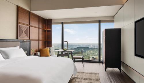 Grand Deluxe King Room