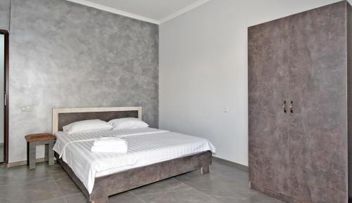 Classic One-Bedroom Apartment with King Bed