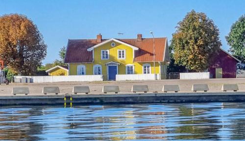 Three-Bedroom Holiday Home 