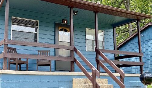 One-Bedroom Cottage with Lake View 