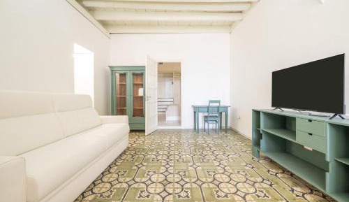 Superior One-Bedroom Apartment