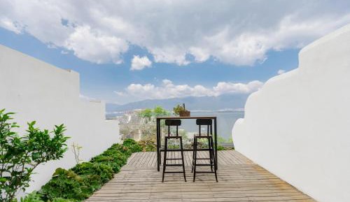 Garden Sea View King Room