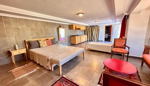 Family Room with Garden View