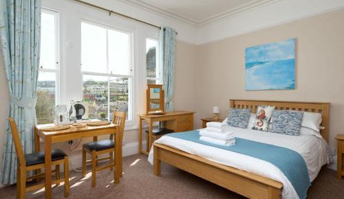 Standard King Room Ensuite Bathroom