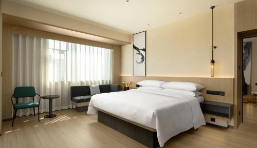 King Suite with City View