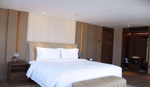 Super King Suite with One King and Two Single Beds