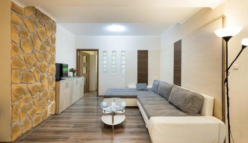 Deluxe One-Bedroom Apartment