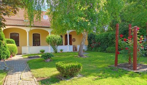 Apartment with Garden View