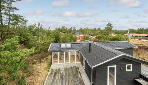 Three-Bedroom Holiday Home 