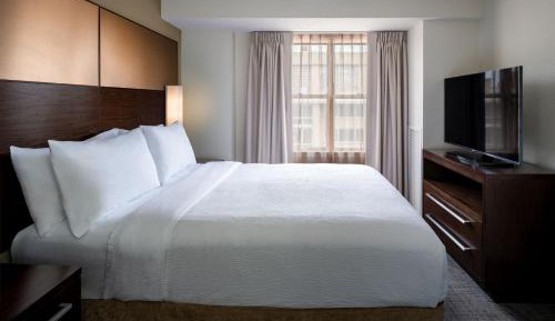 One-Bedroom Queen Suite with Sofa Bed