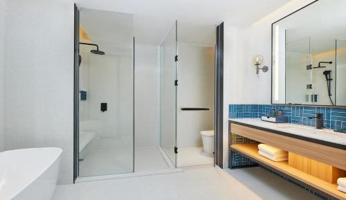 Premium King Suite with City View