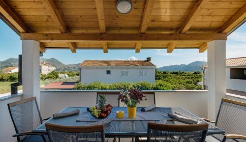 Superior One-Bedroom Apartment with Balcony