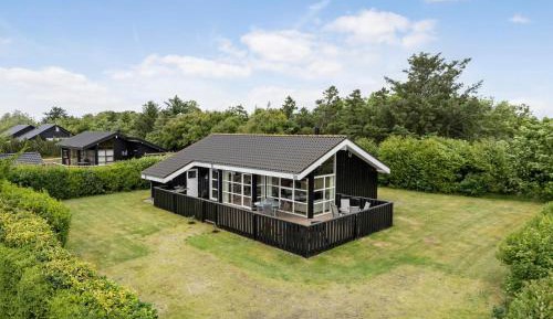 Three-Bedroom Holiday Home 