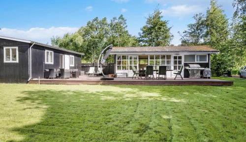 Three-Bedroom Vacation Home 