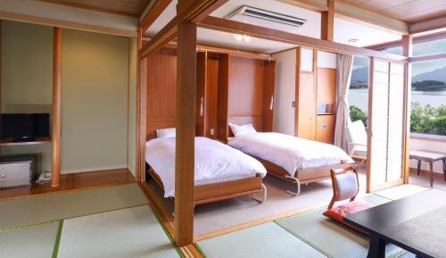 Japanese Twin Room with Lake View  - Top Floor