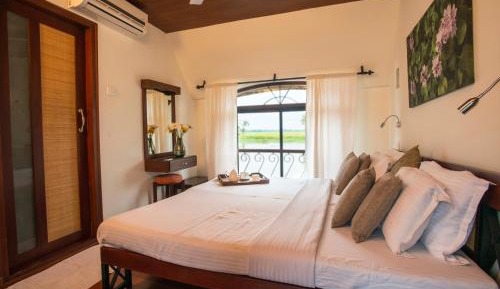 One Bedroom Houseboat KA
