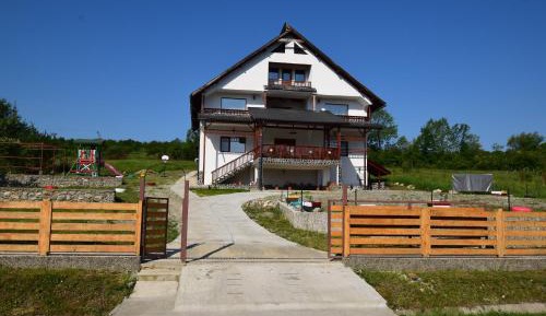 Deluxe Double Room (2 Adults + 1 Child)