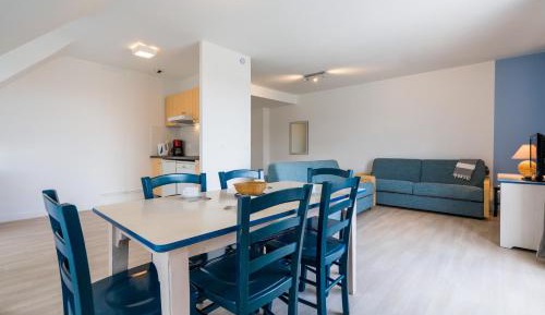 Two-Bedroom Apartment with Sleeping Alcove and Terrace (8 People) - South Side