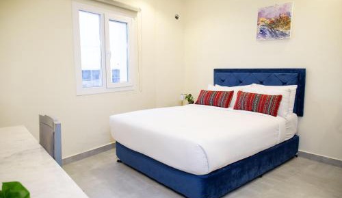Standard Queen Room