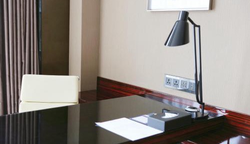 1 King Bed Nonsmoking