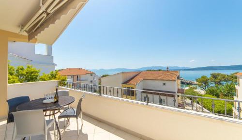 One Bedroom Apartment with Sea View