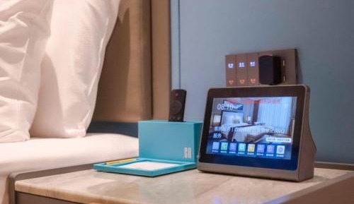 Deluxe Queen Room - No Windows randomly