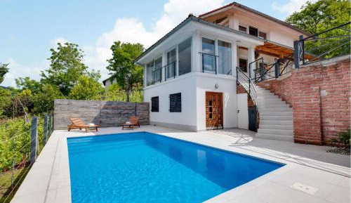 Three-Bedroom Holiday Home 
