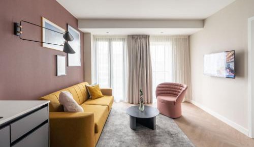 Extra Large 1 Bedroom Apartment with Sofa Bed