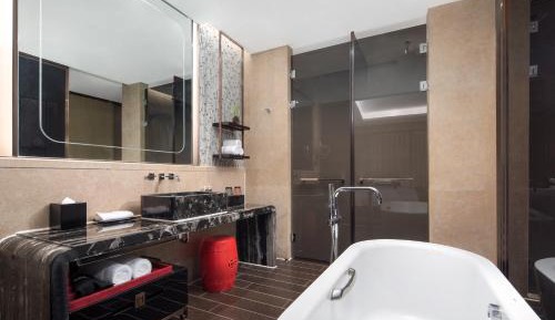 Standard King Room with River View