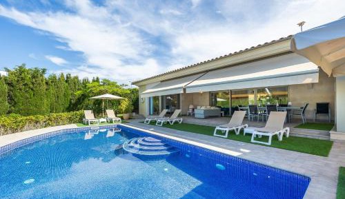Villa with Garden View