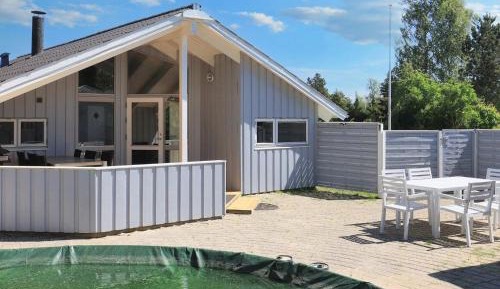 Three-Bedroom Holiday Home 