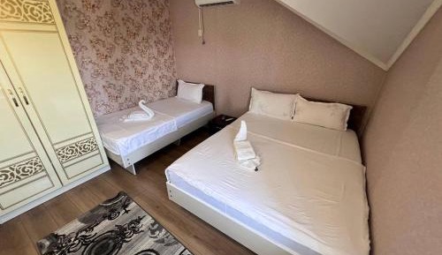 Deluxe Double Room (2 Adults + 1 Child)