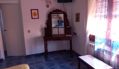 Basic Triple Room with Shared Bathroom