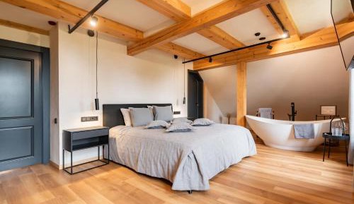 Deluxe Double Room with Bath