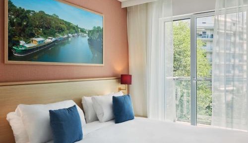 Superior One-Bedroom Apartment with Balcony