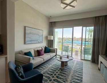 Apartment with Lake View