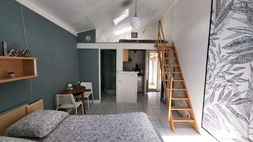 Deluxe Room (2 Adults + 1 Child)