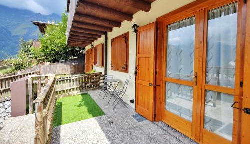 Apartment with Mountain View