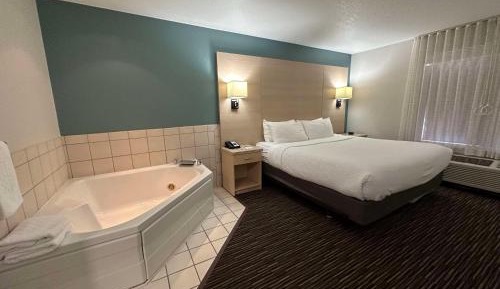 King Room with Mobility Accessible Tub